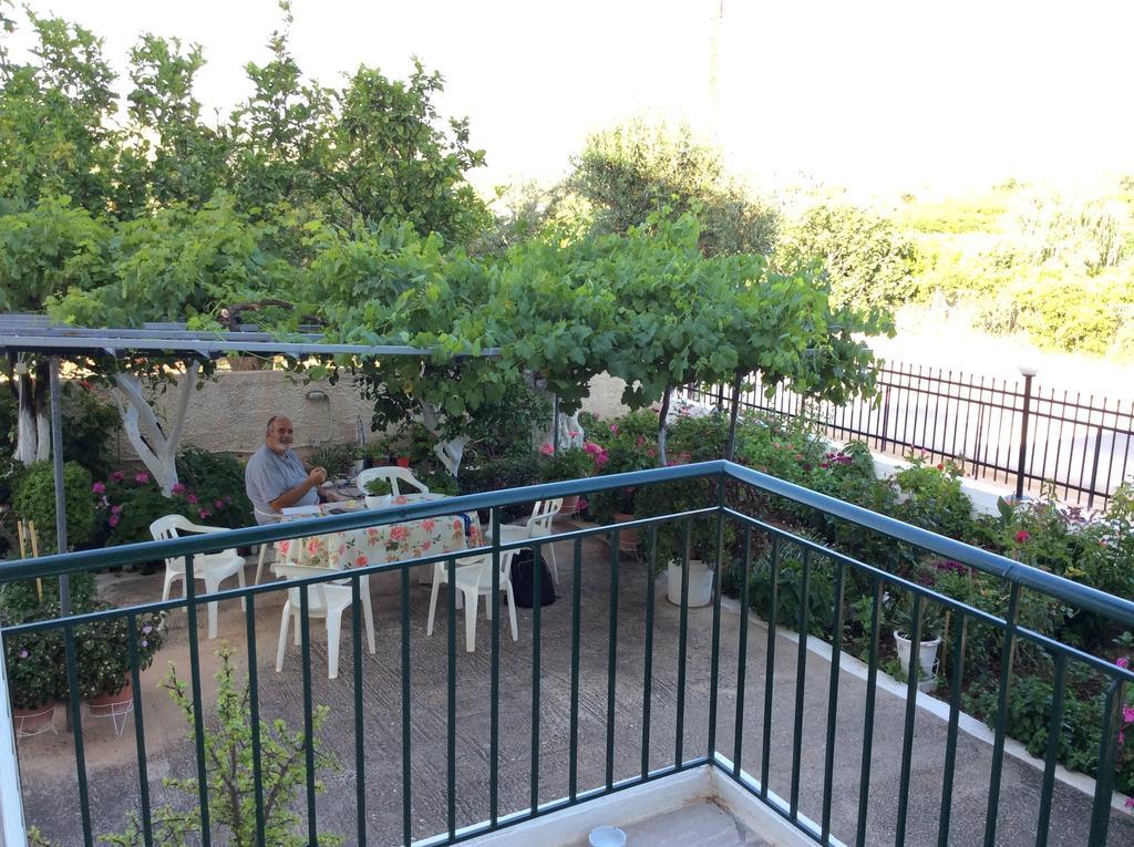 Apartments Rania Tolón Pokoj fotografie